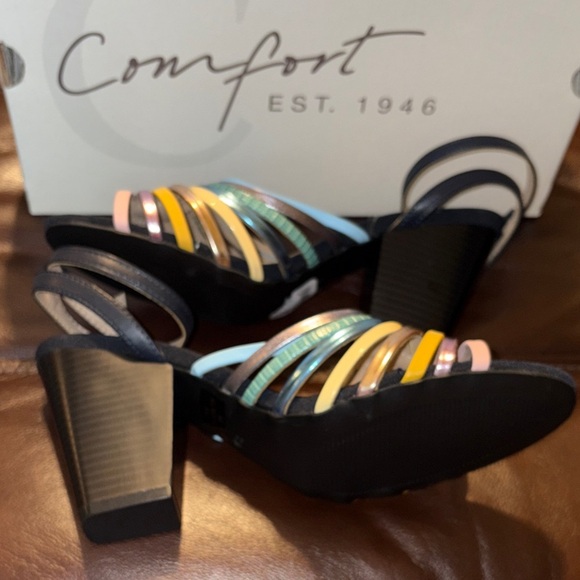 🆕 Comfort EST. 1946 Colorful Strappy Sandals Sz 8 - Picture 4 of 11